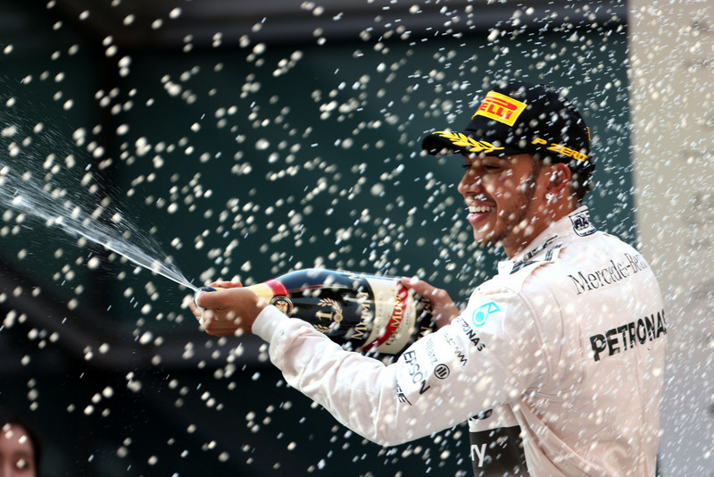 [Fórmula 1] Lewis Hamilton triunfó en China y se escapa en el campeonato