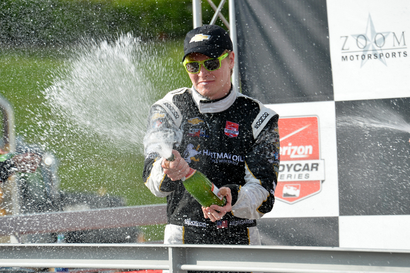 Josef Newgarden triunfó por primera vez en la IndyCar en un carrerón en Alabama
