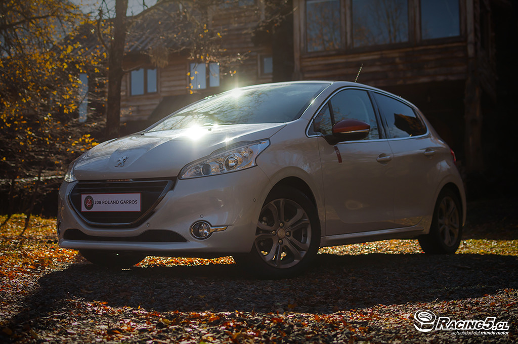 [Lanzamiento Cuádruple] Series Especiales de Peugeot, 208 Roland Garros 2015