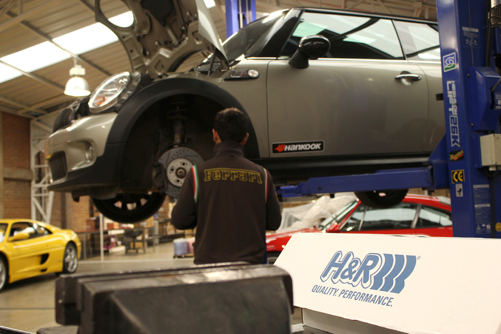 H&R mejorando la suspensión de un MINI Cooper S