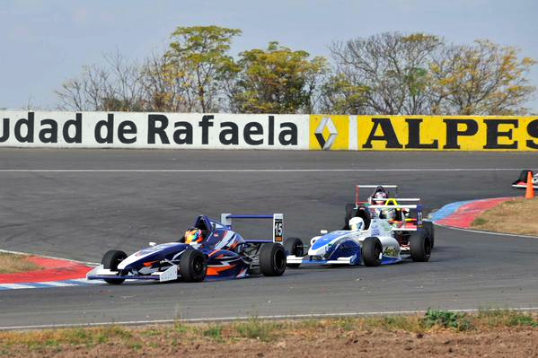 [Fórmula Renault 2.0] Maximiliano Soto remontó en Rafaela y sumó un nuevo top ten