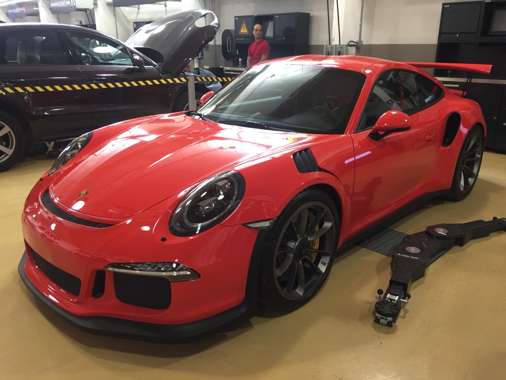 [Lanzamiento] Porsche estrena su última bestia preparada para la pista, el GT3 RS