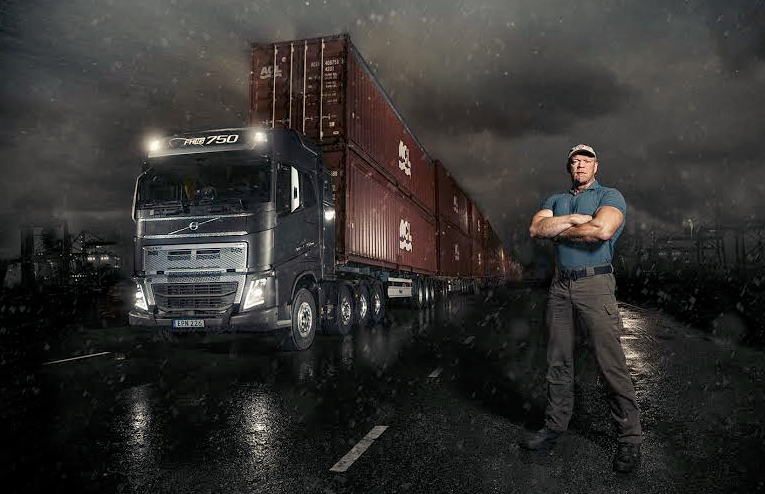 [Video] Volvo quiere que su camión sea como el hombre más fuerte del mundo
