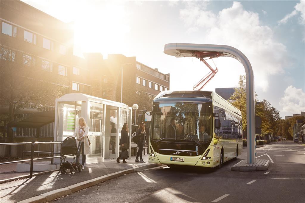 Fabricantes europeos de buses eléctricos acuerdan interfaz abierta para carga urbana