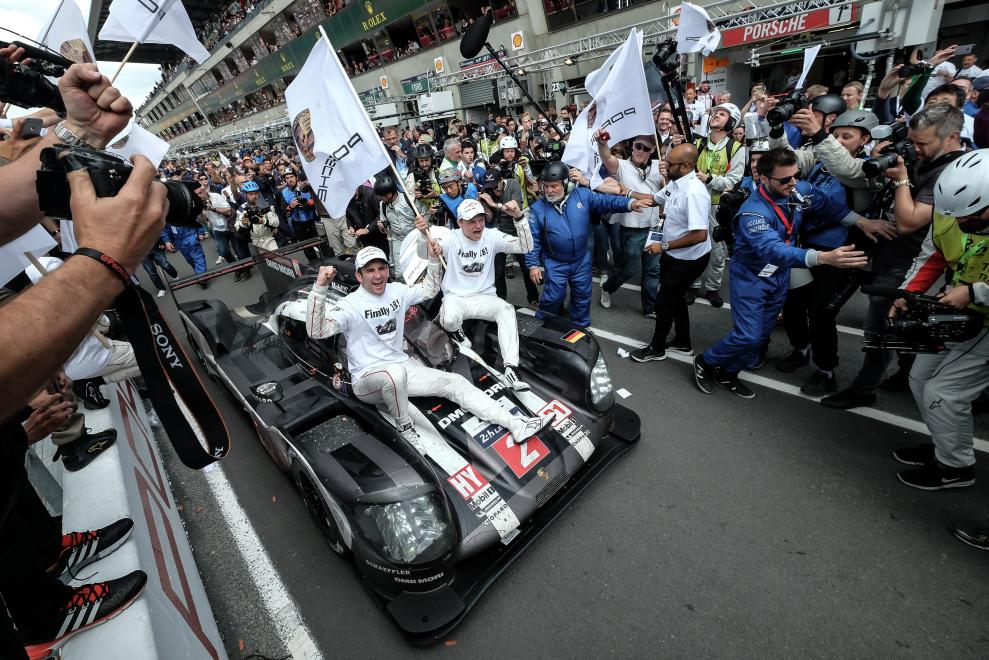 Porsche gana dramática edición de las 24 horas de Le Mans