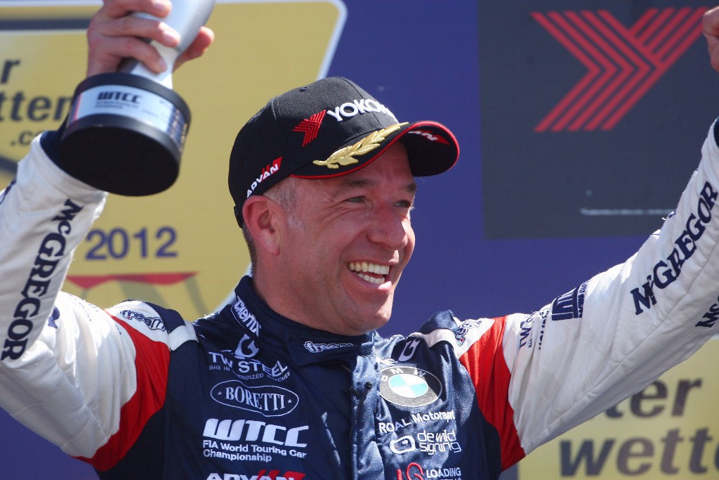 [STC 2000] Tom Coronel se acerca a los 200 kilómetros de Buenos Aires
