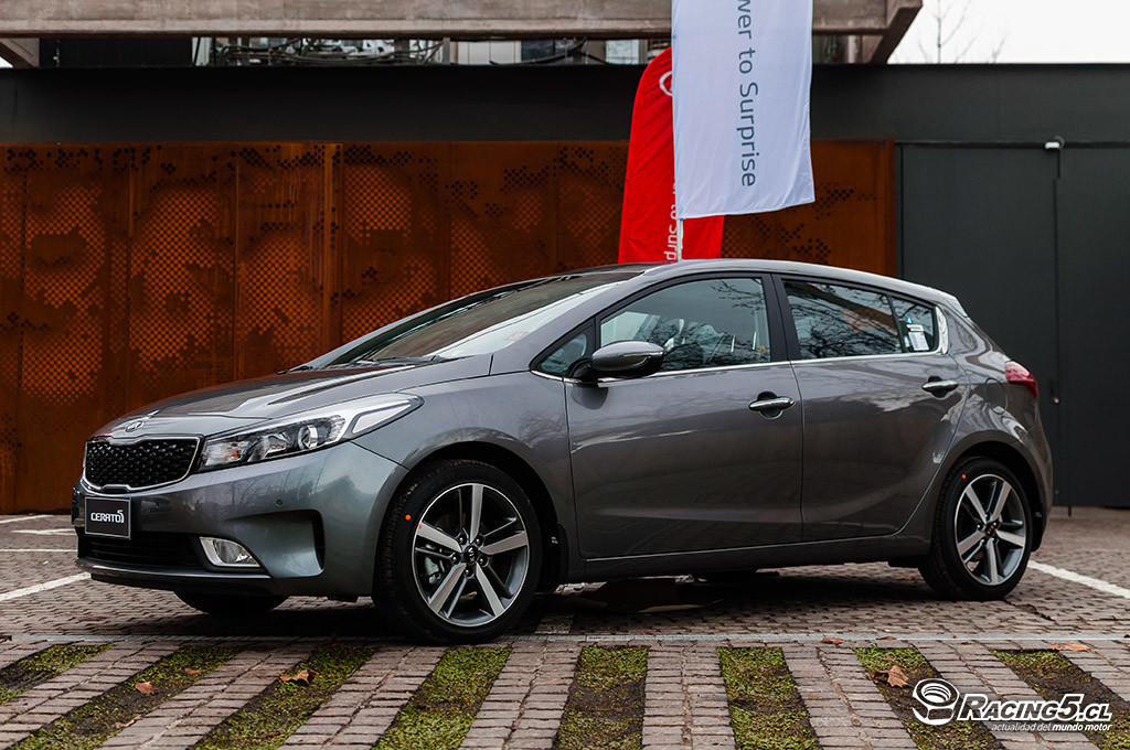 [Lanzamiento] Kia Cerato y Cerato5 2016 llegan con nueva cara y mejor equipados