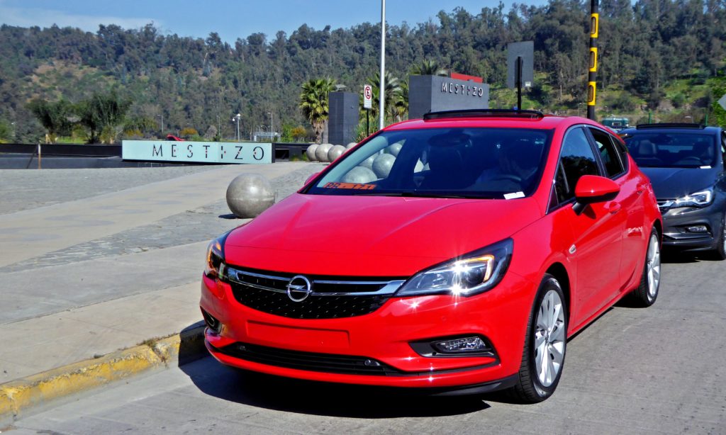 [Lanzamiento] Opel Astra 2017. Llega totalmente renovado y premiado en Europa
