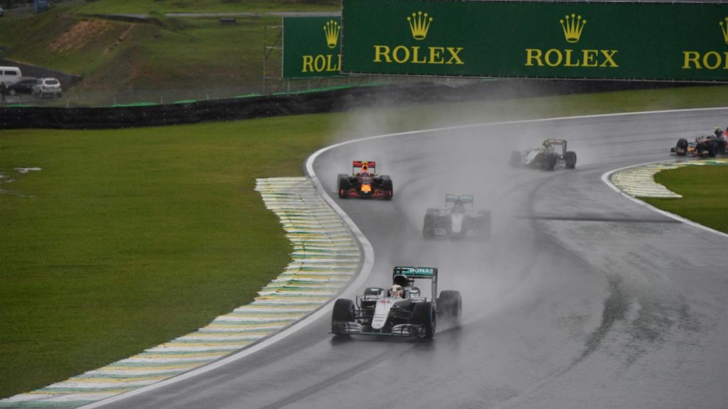[Fórmula 1] Lewis Hamilton triunfa en Brasil y lleva el campeonato hasta el final