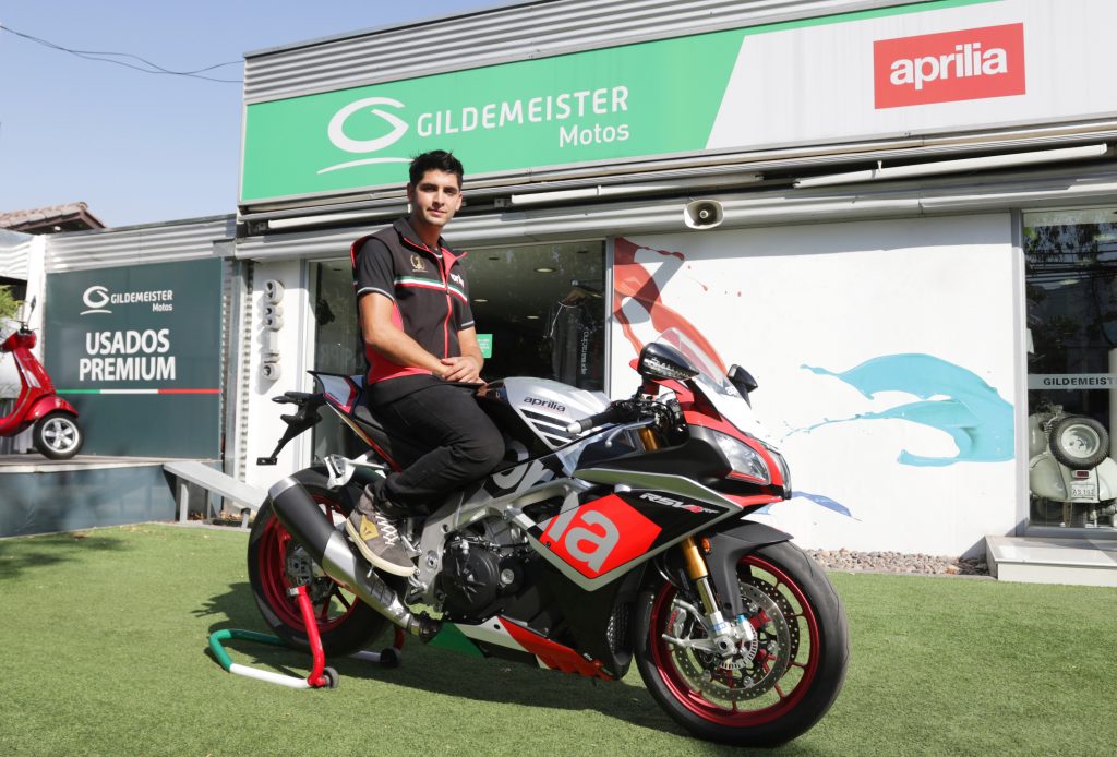 [Chilenos en el exterior] Maxi Scheib firmó con Aprilia Racing como piloto oficial de la marca