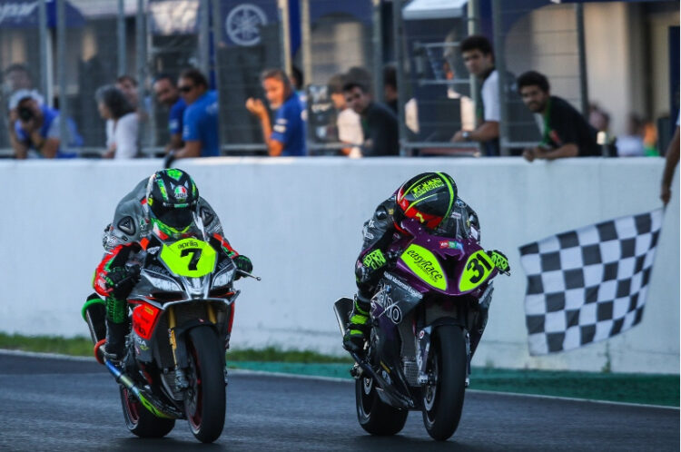 [Chilenos en el exterior/Motociclismo] ¡Impresionante triunfo de Maxi Scheib en España!