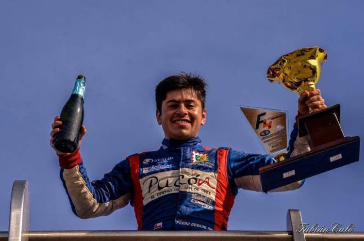 [Chilenos en el exterior] Entrevistamos a Pedro Devaud, el flamante campeón de la Fórmula 4 Nueva Generación argentina