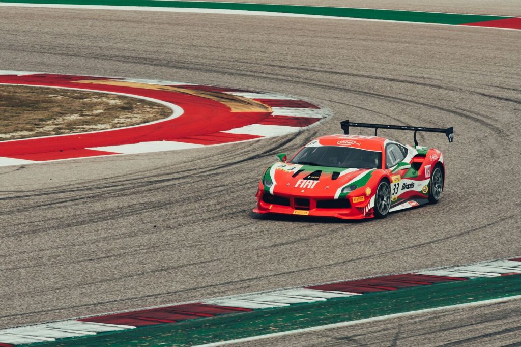 [Chilenos en el exterior] Benjamín Hites triunfó en la quinta fecha de la Ferrari Challenge en Indianápolis
