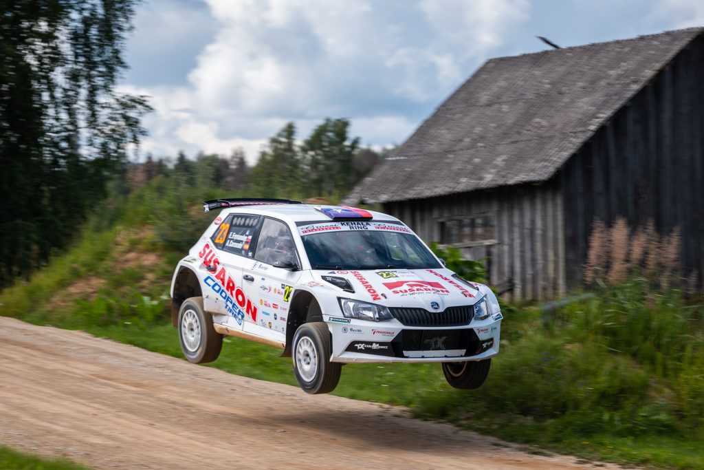 [Chilenos en el exterior] Emilio Fernández finalizó décimo en la serie R5 en el Rally de Estonia
