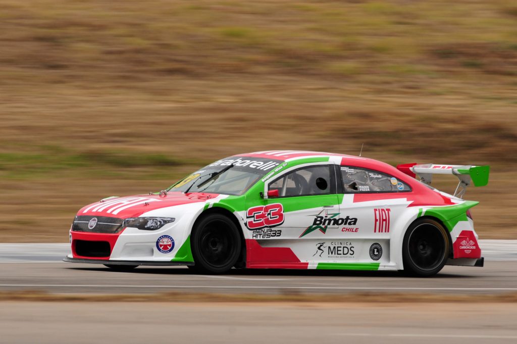 [Chilenos en el exterior] Benjamín Hites marcó el tercer en entrenamientos del Top Race Series