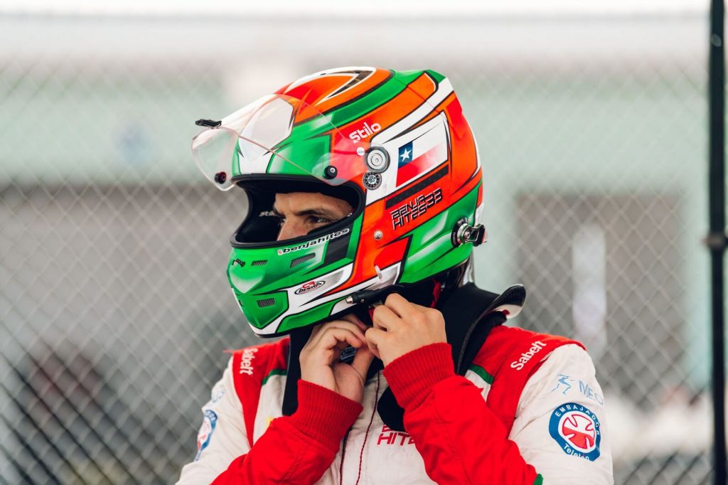 [Chilenos en el exterior] Benjamín Hites va por el título del Campeonato Norteamericano Ferrari Challenge
