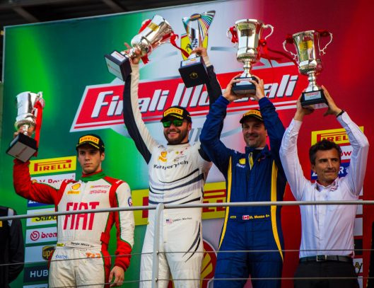 [Chilenos en el exterior] Benjamín Hites fue segundo en la primera final del Campeonato Norteamericano Ferrari Challenge en Italia