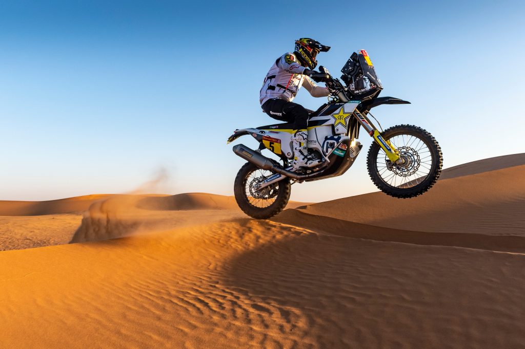 [Chilenos en el exterior] Quintanilla y Cornejo están en el podio de las motos tras disputar una trágica jornada para el deporte motor