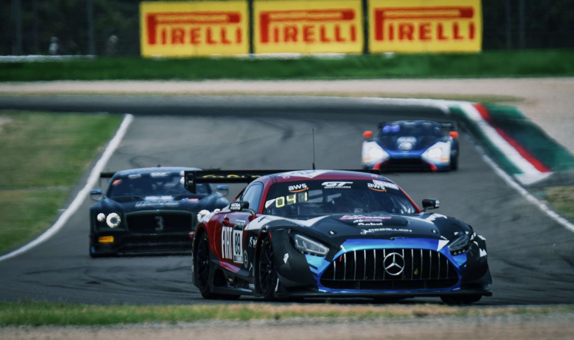 [Chilenos] Equipo de Benjamín Hites cruza la meta y salva un punto en Imola