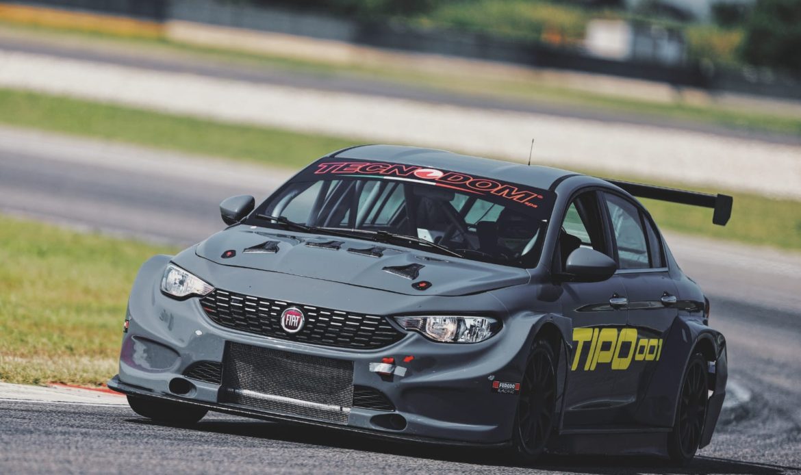 [Chilenos] Benjamín Hites puso a prueba el Fiat Tipo en Italia para el TCR South America