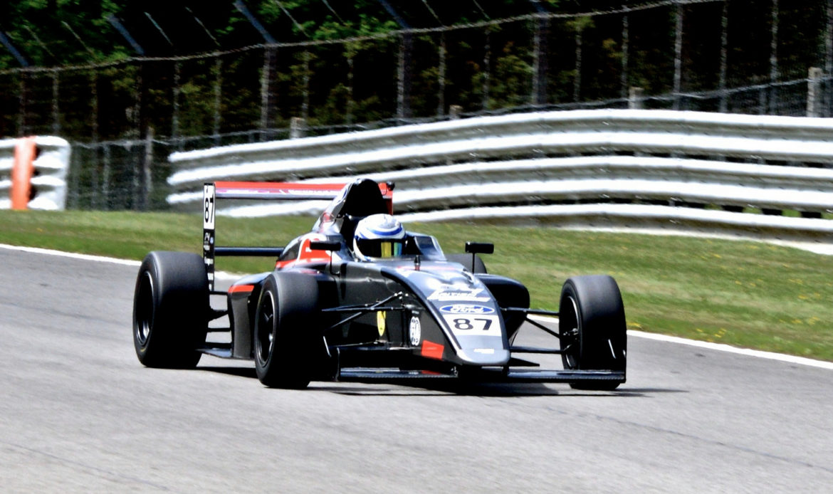 [Chilenos] Nicolás Pino sumó puntos en Brands Hatch y se enfoca en la carrera de mañana