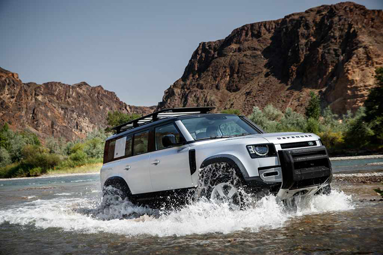 Salto de 37 años: Land Rover trae a Chile la nueva generación del Defender