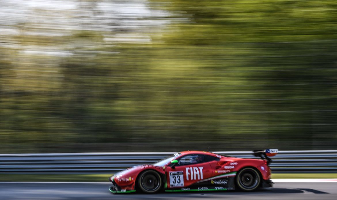 [Chilenos en el exterior] Benjamín Hites cumple en la primera fecha del GT World Challenge Europe