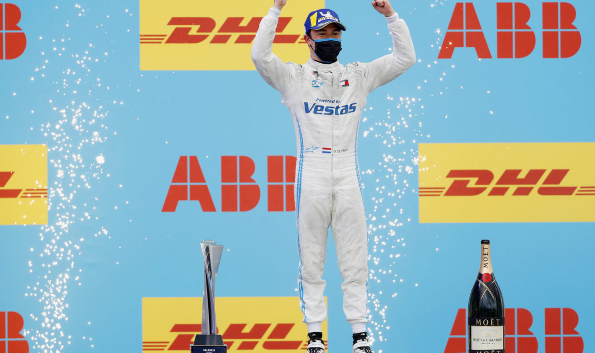 [Fórmula E] Nyck de Vries gana una alocada carrera de Fórmula E bajo la lluvia en Valencia