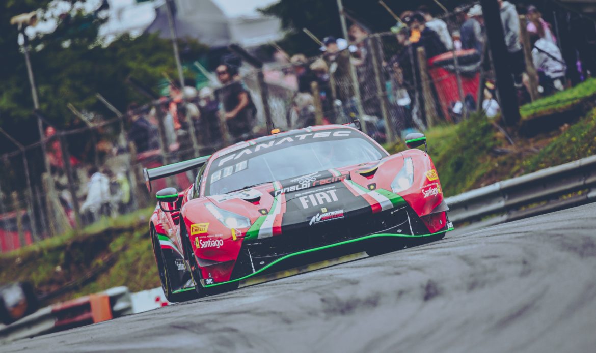 [Chilenos en el exterior] Benjamín Hites termina airoso en dura doble jornada en Brands Hatch (Gran Bretaña)