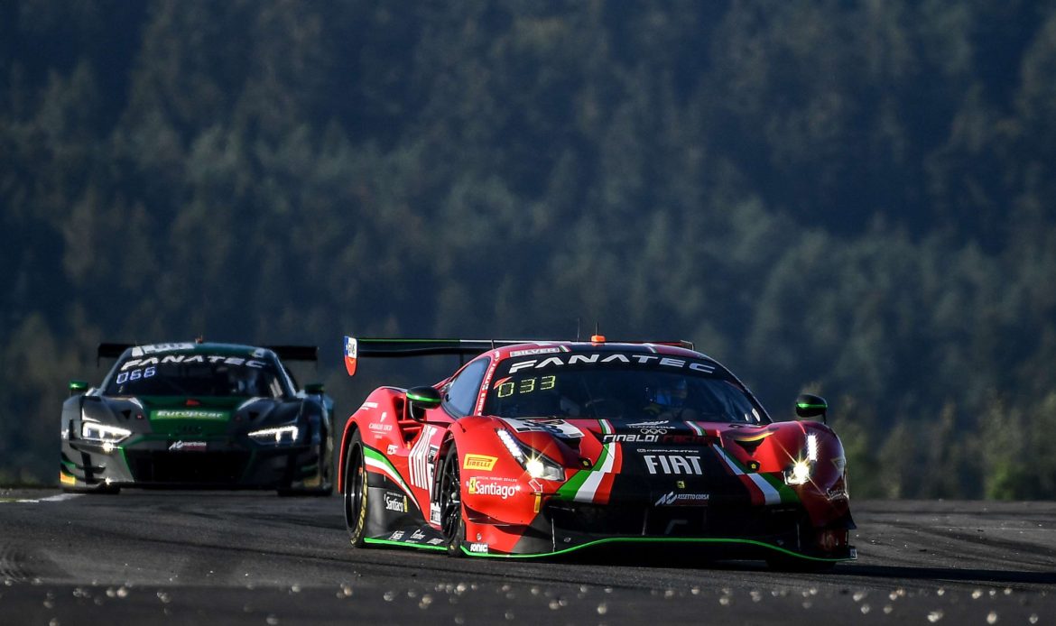 [Chilenos en el exterior] Benjamín Hites debuta en el  International GT Open en Monza