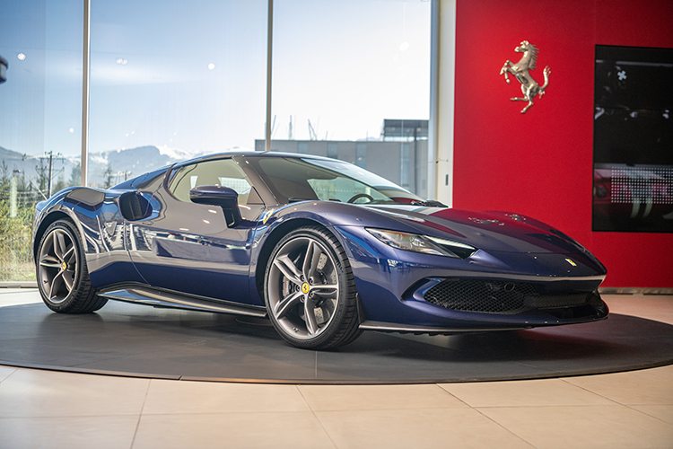 Ferrari presenta en Chile la 296 GTB, la máxima expresión de diversión al volante