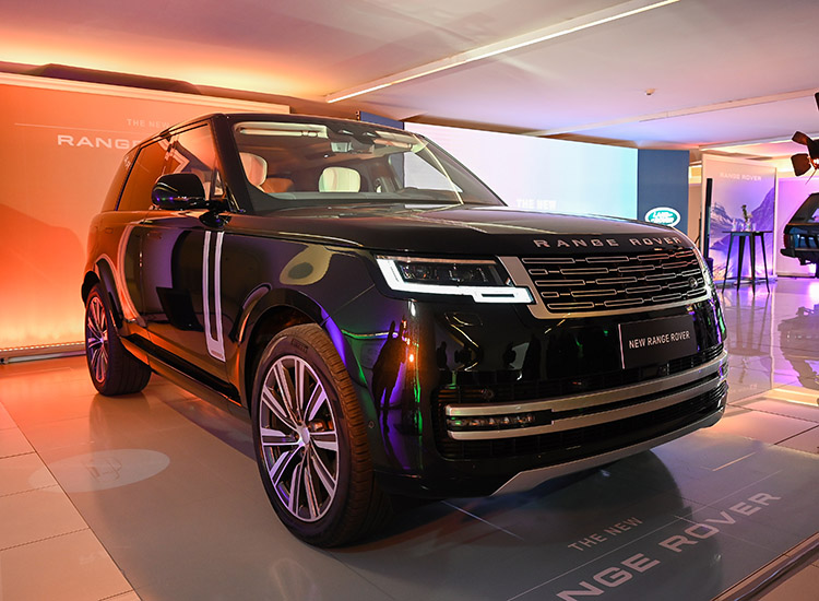 Land Rover presentó en sociedad a su nuevo Range Rover, el SUV insignia que redefine el lujo moderno