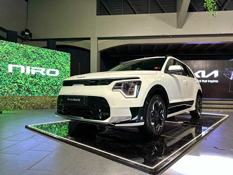 Kia lanza su primer vehículo eléctrico, All-New Niro EV junto a la versión Niro Hybrid